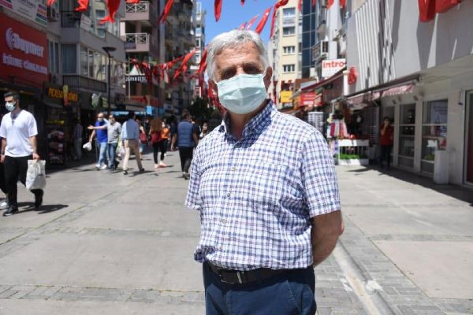 İzmir Tabip Odası&nbsp;Başkanı L&uuml;tfi &Ccedil;amlı, vaka sayılarındaki d&uuml;ş&uuml;şe rağmen İzmir'in
