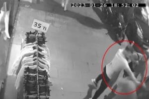 İstanbul Kağıthane'de bina girişinde bir kadını taciz ettiği iddia edilen