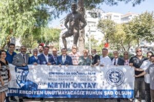 Konak Belediye Başkanı Abd&uuml;l Batur, Ta&ccedil;sız Kral Metin Oktay&rsquo;ın 31&rsquo;inci