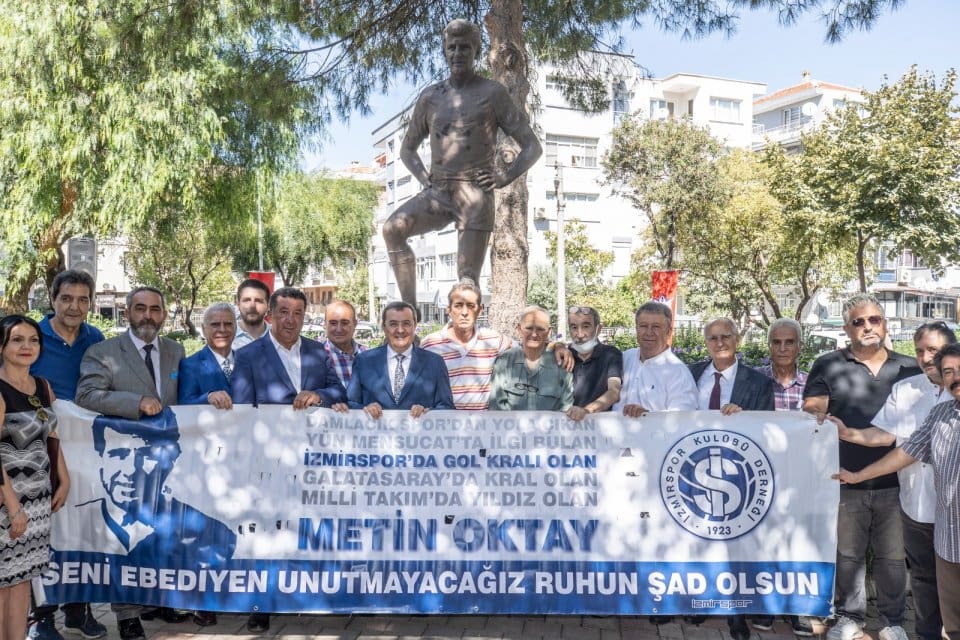 Konak Belediye Başkanı Abd&uuml;l Batur, Ta&ccedil;sız Kral Metin Oktay&rsquo;ın 31&rsquo;inci