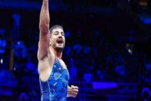 Milli g&uuml;reş&ccedil;i, serbest stil 125 kilo finalinde Moğol Munkhtur'u 6-2