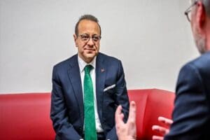 Karar gazetesi yazarı&nbsp;Taha Akyol, Millet İttifakı cumhurbaşkanı adayı&nbsp;Kemal Kılı&ccedil;daroğlu'nun ayakkabıyla