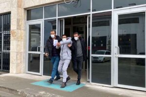 K&Uuml;TAHYA&rsquo;da 3 farklı camiden sadaka kutusu, bilgisayar ve el aletleri