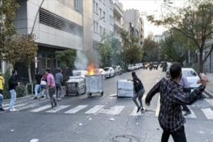 İran'da nispeten sakin ge&ccedil;en birka&ccedil; g&uuml;n&uuml;n ardından Mahsa Emini protestoları