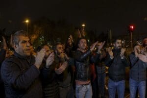 İstanbul'da bir grup taksi şof&ouml;r&uuml;, "haksız" cezai işlemler iddiası ve