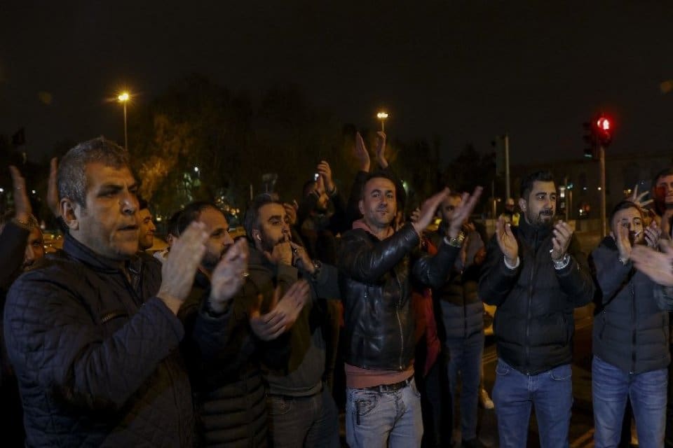 İstanbul'da bir grup taksi şof&ouml;r&uuml;, "haksız" cezai işlemler iddiası ve