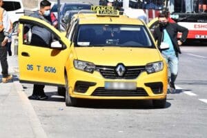 İzmir B&uuml;y&uuml;kşehir Belediyesi yolcuların &ldquo;kısa mesafe&rdquo; şikayetlerini dikkate alarak, kentte