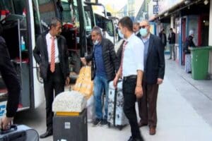 Kapanma kararının ardından İstanbul'da otogarda yoğunluk başladı, bilet sistemleri kilitlendi.
