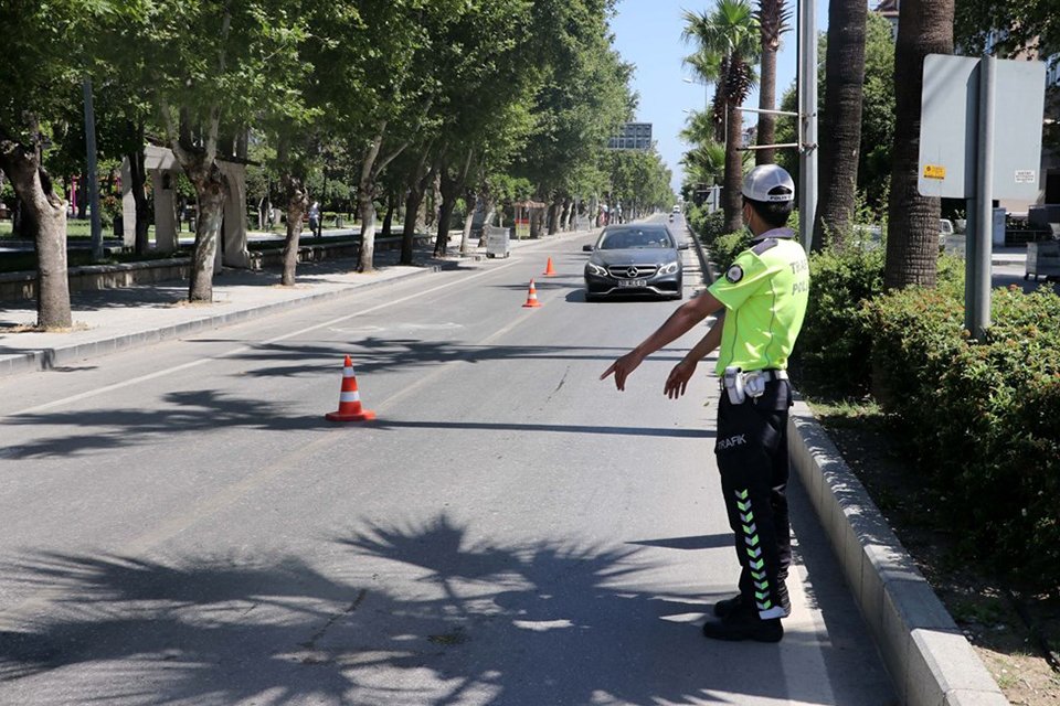 İ&ccedil;işleri Bakanlığı, 17 Mayıs sabah 05.00'ten itibaren uygulanacak kademeli normalleşme