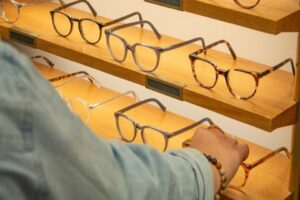 Tam&nbsp;kapanmada g&ouml;zl&uuml;k&ccedil;&uuml;lerin faaliyetlerine ge&ccedil;ici olarak ara verildi. İstanbul G&ouml;zl&uuml;k&ccedil;&uuml;ler Kooperatifi