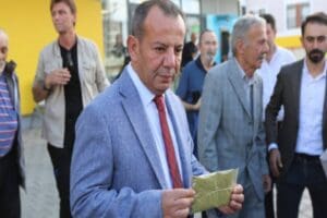 Bolu Belediye Başkanı Tanju &Ouml;zcan, CHP Y&uuml;ksek Disiplin Kurulu tarafından