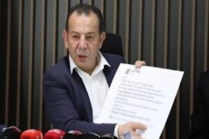 Bolu Belediye Başkanı Tanju Özcan'ın, CHP tarafından verilen 1 yıl