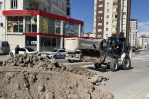 Niğde'de bir kişi tapulu arazisinden ge&ccedil;tiğini ileri s&uuml;rd&uuml;ğ&uuml; yolu ulaşıma