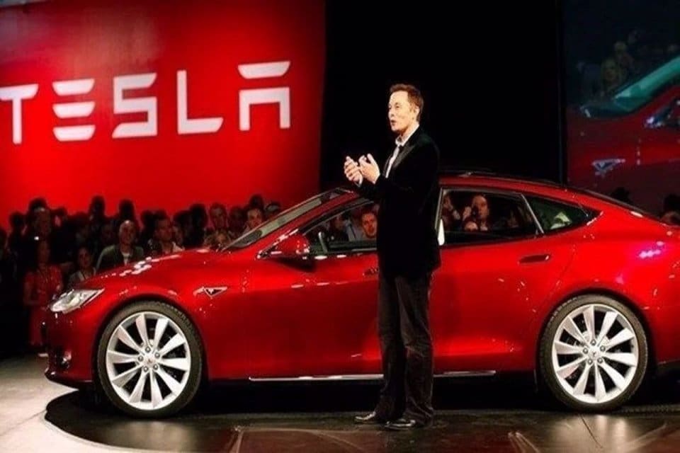D&uuml;nyanın en b&uuml;y&uuml;k elektrikli otomobil şirketi Tesla, resmi Instagram hesabından