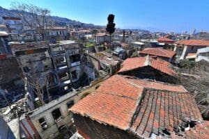 İzmir B&uuml;y&uuml;kşehir Belediye Başkanı Tun&ccedil; Soyer'in Konak ile Kadifekale arasındaki