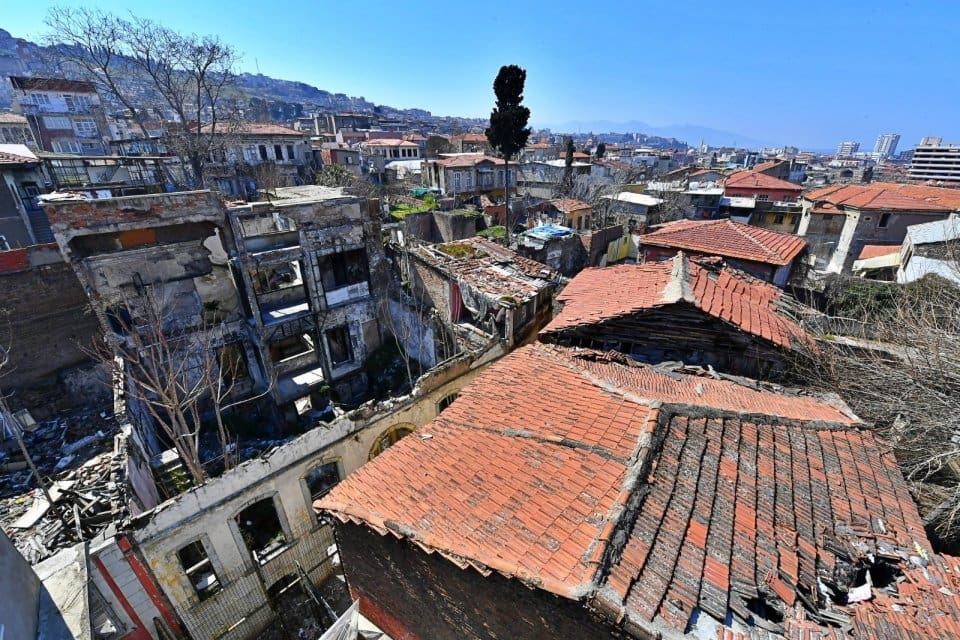 İzmir B&uuml;y&uuml;kşehir Belediye Başkanı Tun&ccedil; Soyer'in Konak ile Kadifekale arasındaki