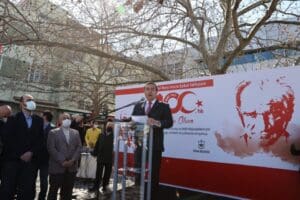Kurtuluşun şehri İzmir&rsquo;in kalbi Konak&rsquo;ta, İstiklal Marşı&rsquo;mızın kabul&uuml;n&uuml;n 100. yıld&ouml;n&uuml;m&uuml;