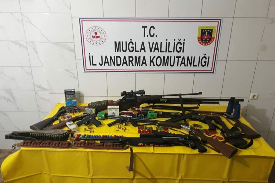 MUĞLA'nın Milas il&ccedil;esinde d&uuml;zenlenen operasyonda, Roma d&ouml;nemine ait tarihi eserler