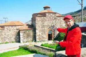 Manisa'da Ulu Cami&nbsp;ile birlikte yapılan, İshakpaşa K&uuml;lliyesi'nin de bir par&ccedil;ası
