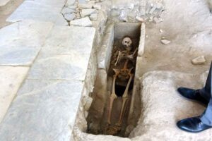 Aydın'ın Kuşadası il&ccedil;esinde, tarihi Kadıkalesi'nde devam eden kazı &ccedil;alışmalarında;&nbsp;13'&uuml;nc&uuml; y&uuml;zyıldan