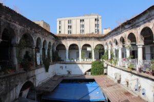 İzmir'de Tarihi Kemeraltı &Ccedil;arşısı&rsquo;ndaki &ouml;nemli tarihi yapılardan olan ve b&uuml;y&uuml;k