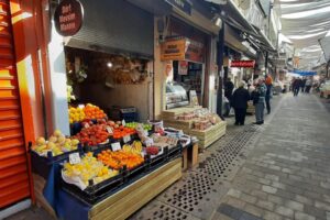 İzmir Büyükşehir Belediyesi'nin tarihi dokusu ve hareketli yapısıyla kentin en