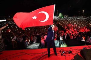 İzmir B&uuml;y&uuml;kşehir Belediyesi kentin 100&rsquo;&uuml;nc&uuml; kurtuluş yıld&ouml;n&uuml;m&uuml;n&uuml; uzun yıllar unutulmayacak