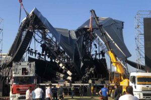 İZMİR'in d&uuml;şman işgalinden kurtuluşunun 100'&uuml;nc&uuml; yıl d&ouml;n&uuml;m&uuml; etkinlikleri kapsamında, Tarkan'ın