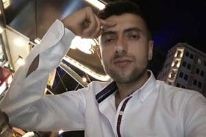 İZMİR&rsquo;in Konak il&ccedil;esinde ağabeyi tarafından bı&ccedil;aklanan Mahsun A. (27), hayatını