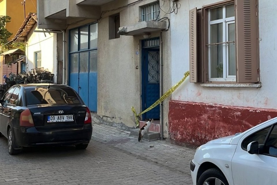 AYDIN'ın Germencik il&ccedil;esinde A.T. (34), tartıştığı babası Fikret Tabakoğlu'nu (69)