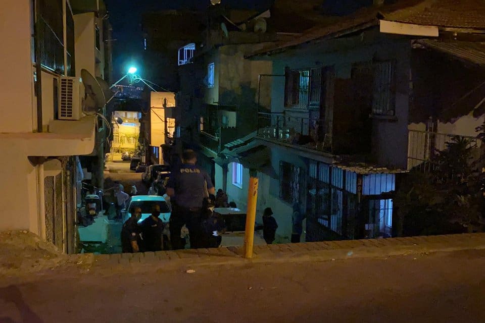 İzmir&rsquo;in Karabağlar il&ccedil;esinde S.G., iddiaya g&ouml;re tartıştığı eski sevgilisi E.B.'nin