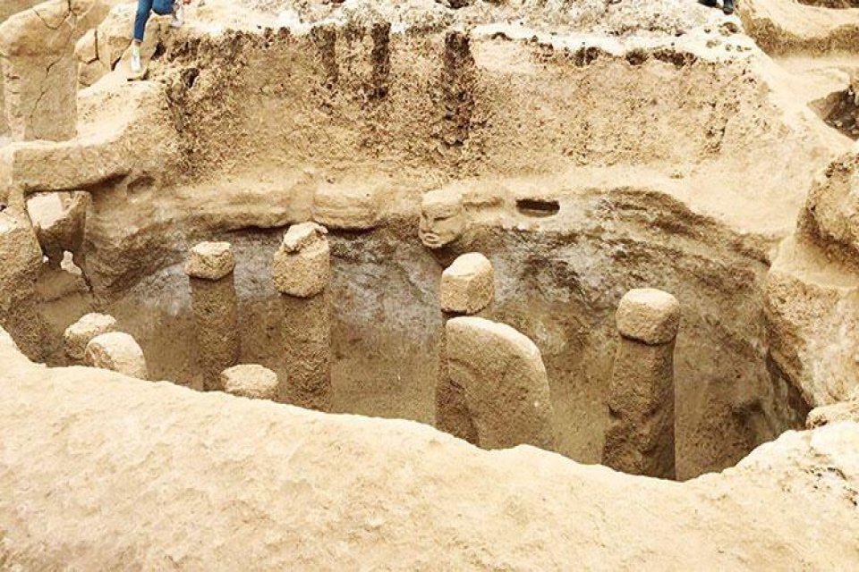 G&ouml;beklitepe&rsquo;yi de kapsayan Taş Tepeler&rsquo;de 12 arkeolojik alanın kazı başkanlığını