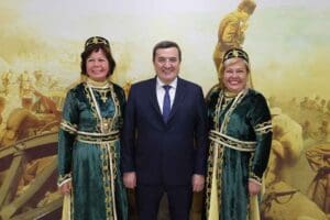 Başkan Batur, İzmir Kırım T&uuml;rkleri Derneği y&ouml;netim kurulunu konuk ettiği