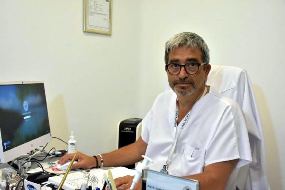 Enfeksiyon Hastalıkları Uzmanı Prof. Dr. Serhan Sakarya, koronavir&uuml;s vaka sayılarında