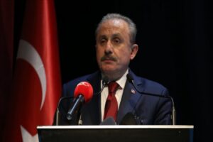 TBMM Başkanı Mustafa Şentop, Cumhurbaşkanlığı H&uuml;k&uuml;met Sistemi eleştirilerini yanıtladı. TBMM