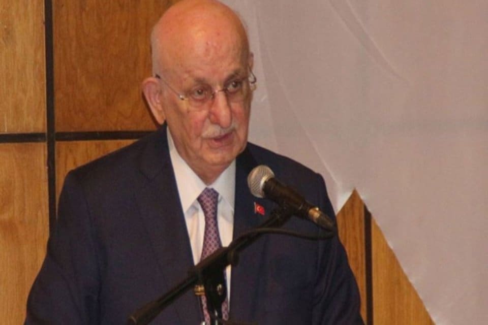Rize'nin fethinin 561&rsquo;inci yılı etkinliklerinde konuşan eski T&uuml;rkiye B&uuml;y&uuml;k Millet