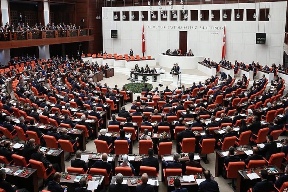 Meclis Başkanvekili Nimetullah Erdoğmuş başkanlığında toplanan TBMM Genel Kurulu'nda, İYİ