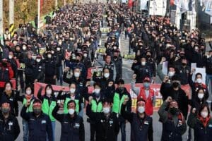 G&uuml;ney Koreli tır şof&ouml;rleri yeniden greve gidiyor, otomotiv ve pil