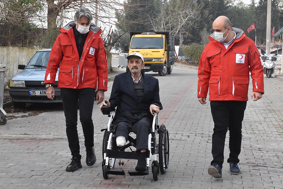 İzmir'in Gaziemir ilçesinde, tek göz oda kiralık evinde pandemi sürecini