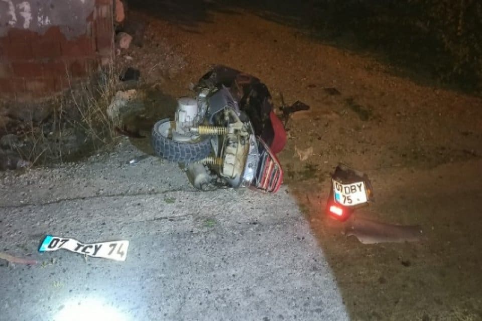 Antalya&rsquo;nın Kumluca il&ccedil;esinde meydana gelen trafik kazasında tek yumurta ikizi