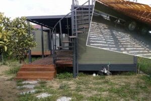 İZMİR'in Seferihisar il&ccedil;esinde, Zafer &Ccedil;aylak'a ait tekerlekli tiny house (k&uuml;&ccedil;&uuml;k