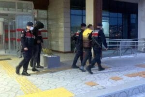 İzmir'in Fo&ccedil;a ve Urla il&ccedil;elerinde, teknelerin motorlarını &ccedil;aldıkları ileri s&uuml;r&uuml;len