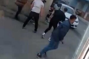 İzmir'in Buca il&ccedil;esinde, akraba oldukları &ouml;ğrenilen iki grup arasında bor&ccedil;-