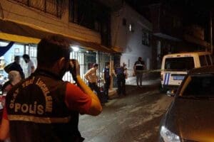 İZMİR'in Konak il&ccedil;esinde, telefonda tartıştığı Mehmet Masum &Ouml;zyekin'i (26) tabancayla