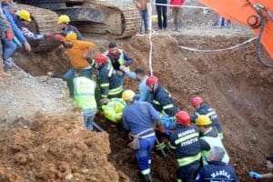 Manisa'nın Turgutlu il&ccedil;esinde&nbsp;bir fabrika inşaatının kep&ccedil;eyle yapılan temel kazısı sırasında