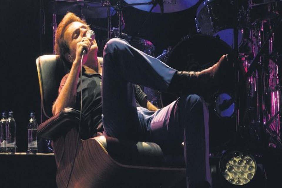 Teoman, "G&uuml;ndelik hayatımı &ccedil;ok aksatmamaya &ccedil;alışıyorum. Boş boş oturmayı, arkadaşlarımla