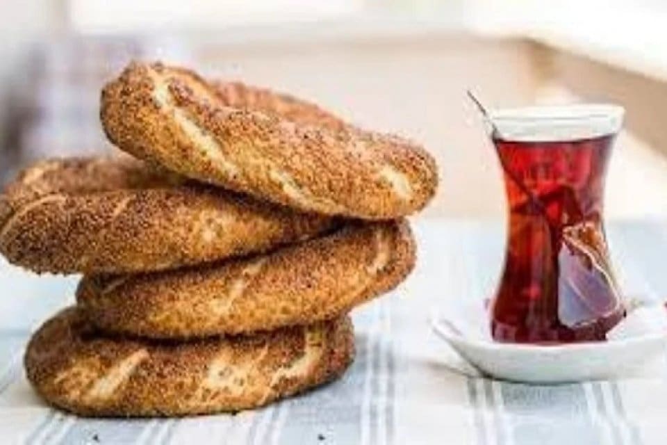 Tahıl ambarı olarak bilinen Konya&rsquo;da 5 liradan satılan simit ve