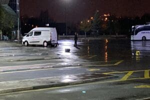 K&uuml;tahya'da şehirlerarası otob&uuml;s terminaline bırakılan ve g&ouml;renlerin ş&uuml;phelenerek&nbsp;ihbar ettiği valiz,