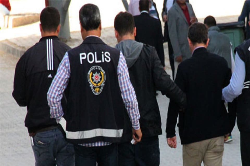 İzmir'de sosyal medya &uuml;zerinden ter&ouml;r &ouml;rg&uuml;tleri PKK/KCK/PYD/YPG ve sol ter&ouml;r