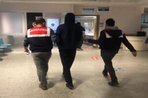 İZMİR'in Konak ilçesinde, terör örgütü propagandası yapmak ve uyuşturucu satmak